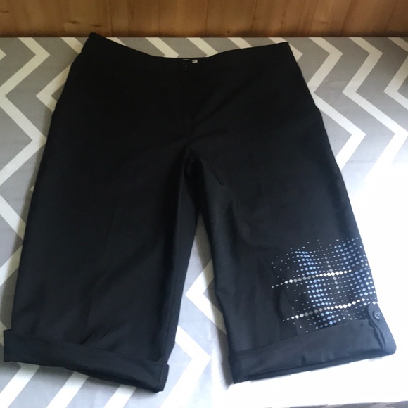 Izod Pants & Jumpsuits Izod Golf Capris Black Size 6 Pants Skimmers
